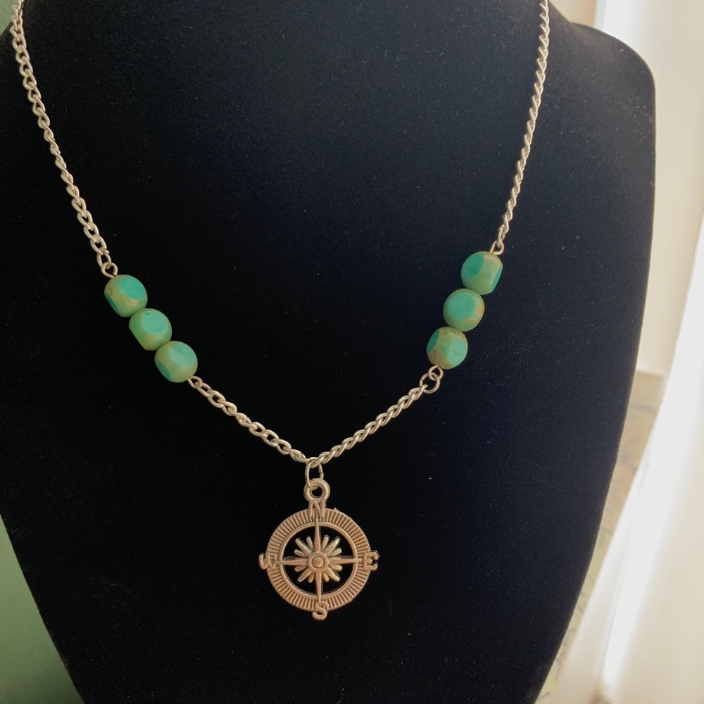 Beaded compass necklace - Picture 3 of 7